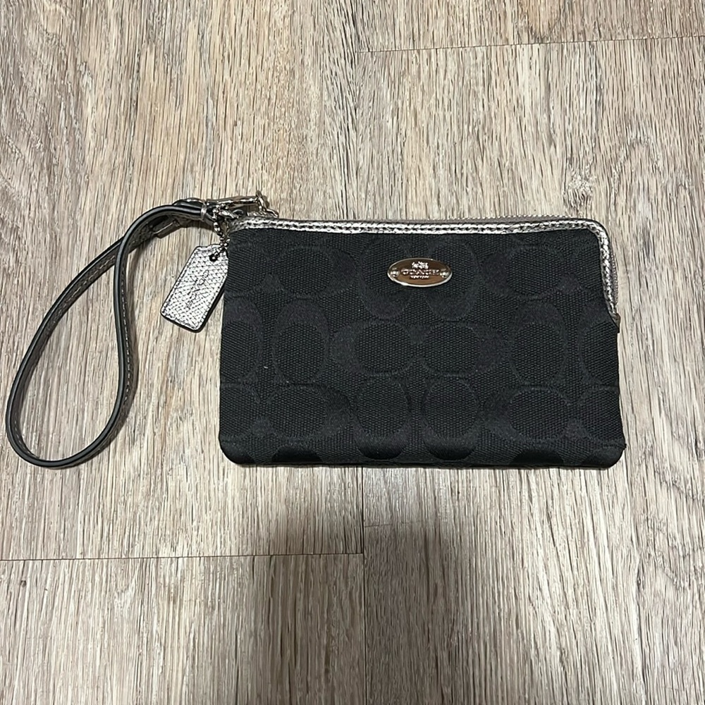 Coach Signature C Zippered Wrislet​​​